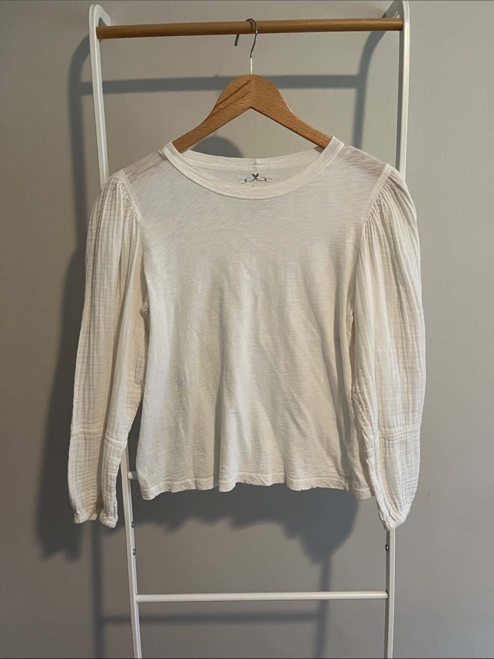 Velvet by Graham and Spencer Women's Cream Long-Sleeve Peasant of Top